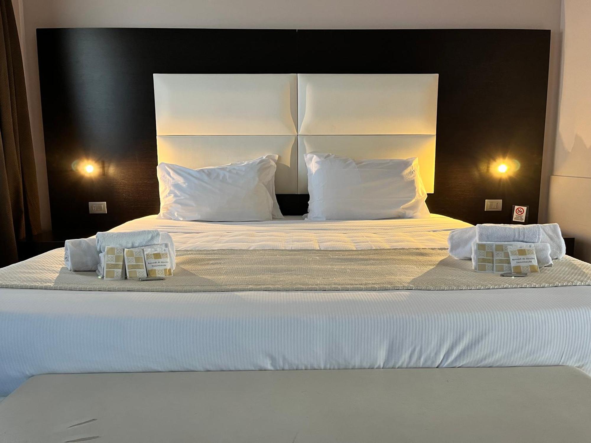 Eh Suites Rome Airport Euro House Hotels Fiumicino Exterior photo