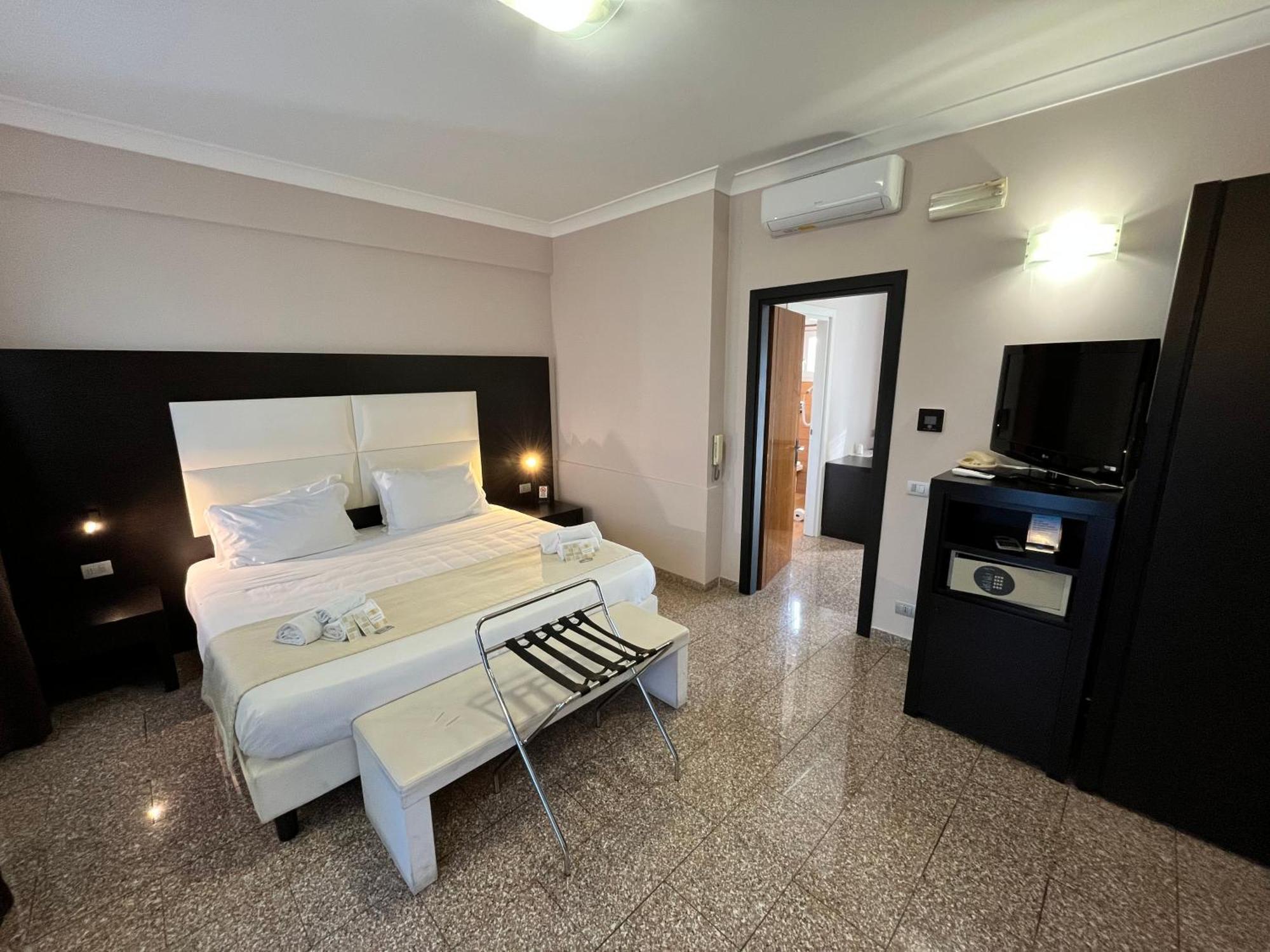 Eh Suites Rome Airport Euro House Hotels Fiumicino Exterior photo
